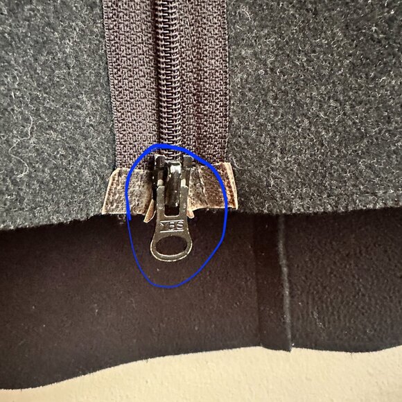 DKNY dark grey wool coat with two way zipper. Size PP. - Picture 10 of 10